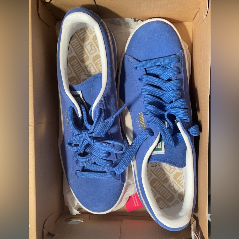 size 7.5 woman’s adidas